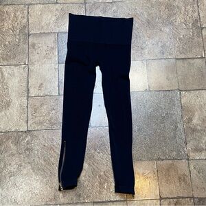 Spanx Look At Me Now Seamless Side Zip Leggings Black Size Women’s Small‎ Crop